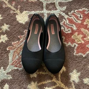 Like NEW Rothy's style recycled plastic black flats in 7.5—Giesswein